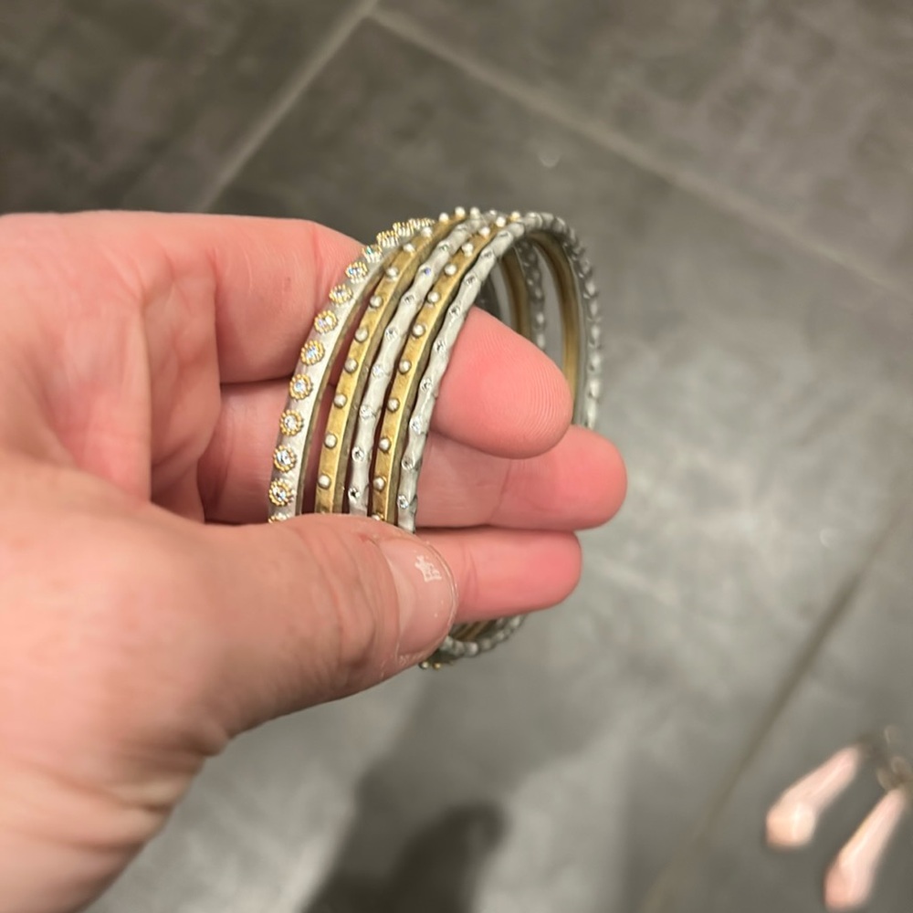 Bracelet Bangles stack of 5. Gold and silver